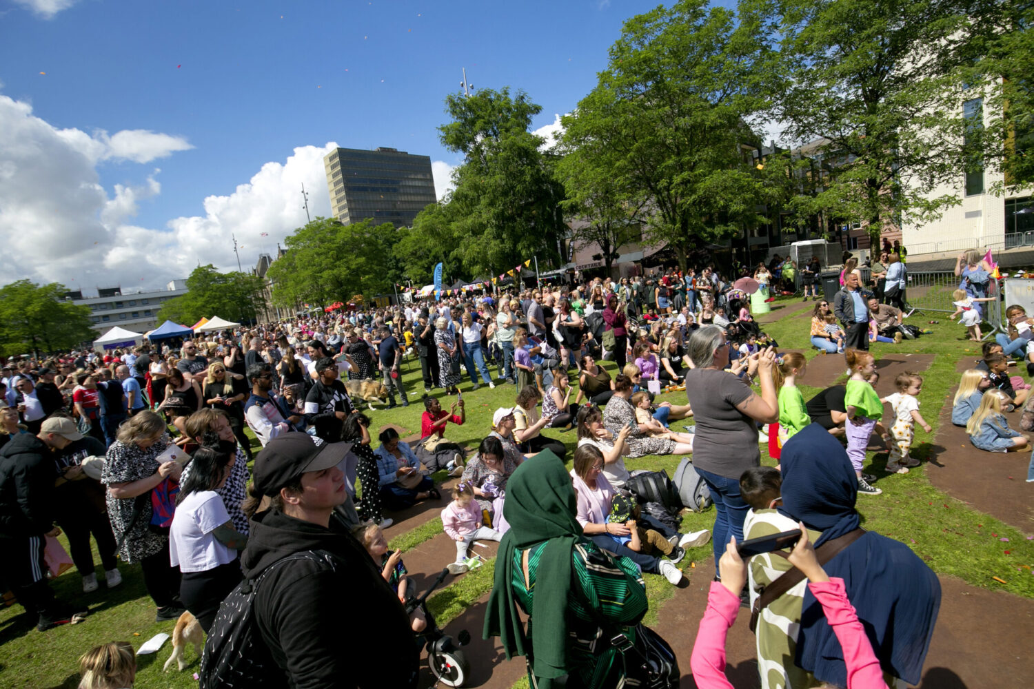 Centre Square crowd at orange pip market
