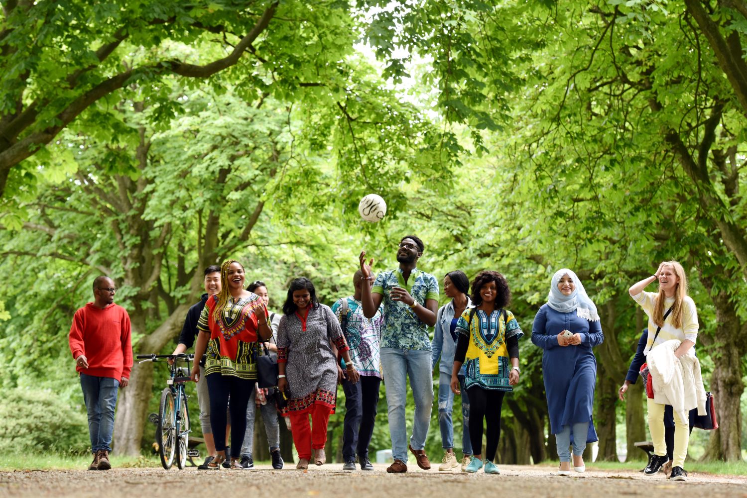 Students in park – Teesside Uni Students in park - Teesside Uni
